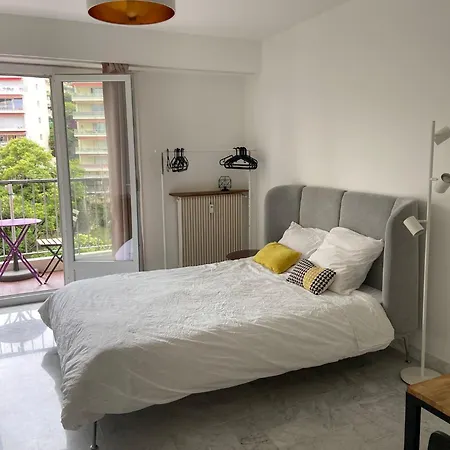 Cosy ניס